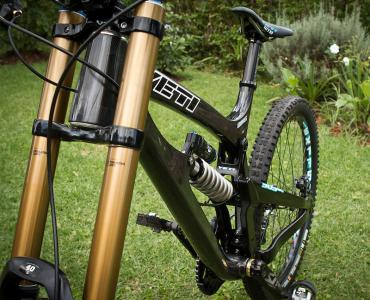 Yeti_303-carbon.jpg