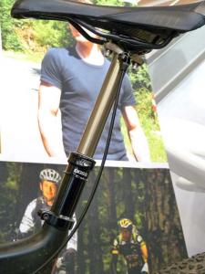 Fox_DOSS_seatpost_01.jpg